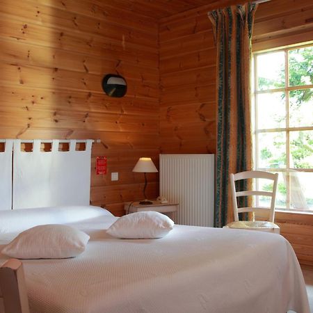Logis - Hotel & Restaurant Les Trois Fontaines Marconne Bagian luar foto