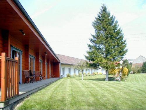 Logis - Hotel & Restaurant Les Trois Fontaines Marconne Bagian luar foto