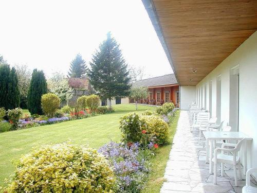 Logis - Hotel & Restaurant Les Trois Fontaines Marconne Bagian luar foto