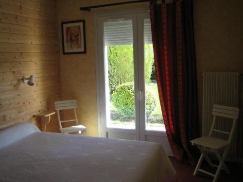 Logis - Hotel & Restaurant Les Trois Fontaines Marconne Bagian luar foto